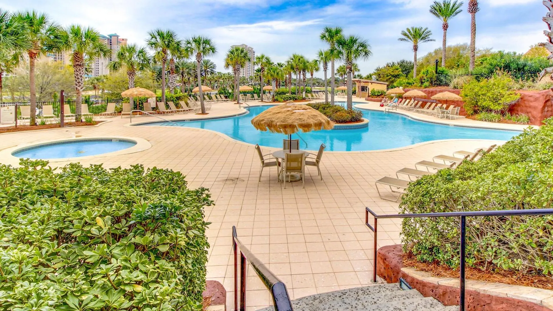 Luau 7012 Hotel Miramar Beach